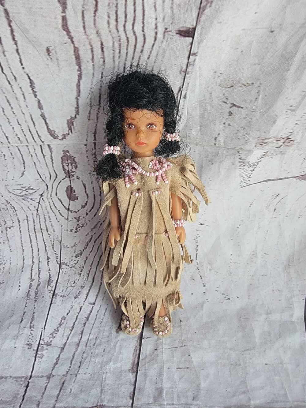 Vintage Native American Indian girl 7in doll Bead Work On Outfit Read